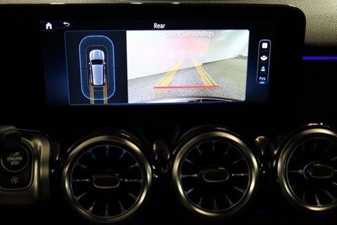 Used 2025 Mercedes-Benz GLB 250 4MATIC image 8