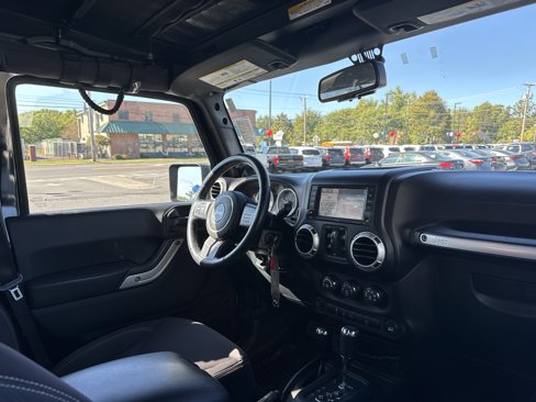 Used 2013 Jeep Wrangler Unlimited Sahara image 15