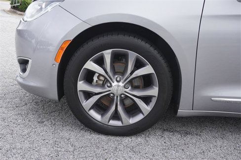 Used 2020 Chrysler Pacifica Limited w/ Tire & Wheel Group image 37