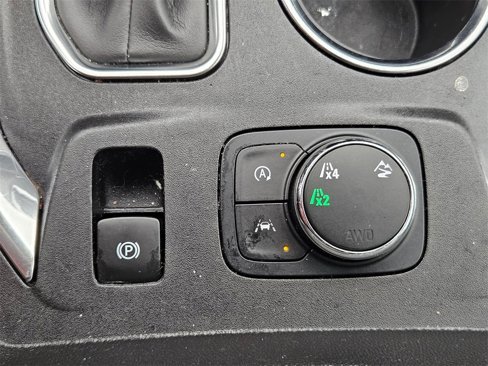 Used 2022 Chevrolet Traverse LT image 24