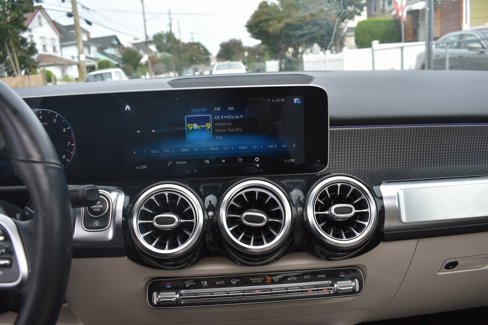 Used 2021 Mercedes-Benz GLB 250 4MATIC w/ Premium Package image 18