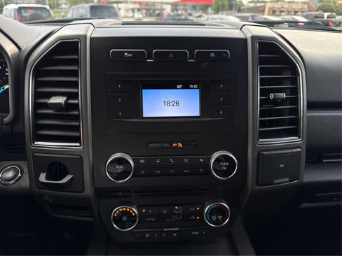 Used 2018 Ford Expedition XLT image 14