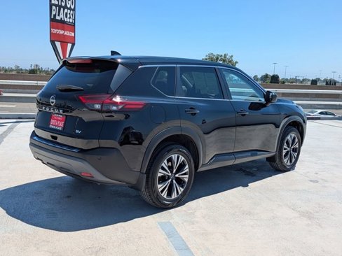Used 2023 Nissan Rogue SV image 8