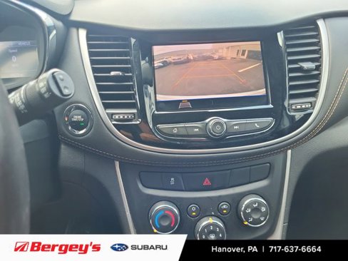 Used 2020 Chevrolet Trax LT w/ LT Convenience Package image 24