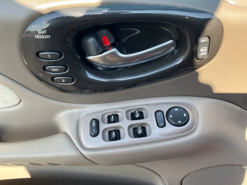 Used 2005 Pontiac Bonneville GXP image 23