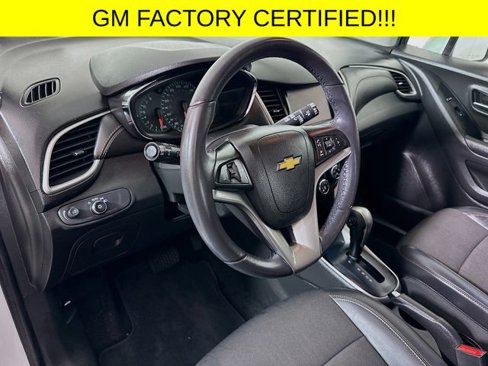 Certified 2022 Chevrolet Trax LT w/ LT Convenience Package image 9