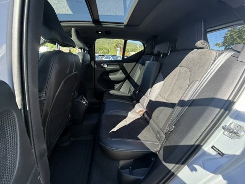 Used 2021 Volvo XC40 P8 Recharge image 20