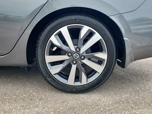 Certified 2021 Nissan Versa SR image 7