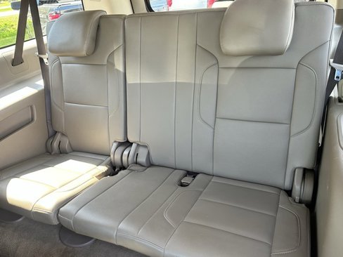 Used 2018 Chevrolet Suburban LT image 12