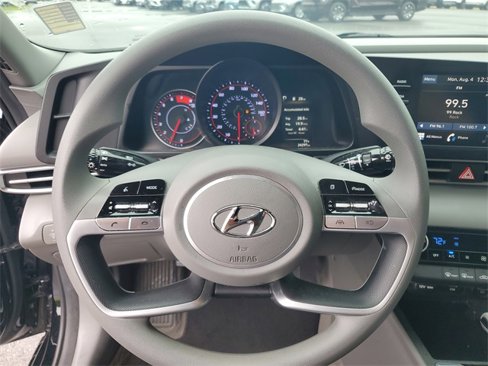 Used 2023 Hyundai Elantra SEL w/ Cargo Package image 10
