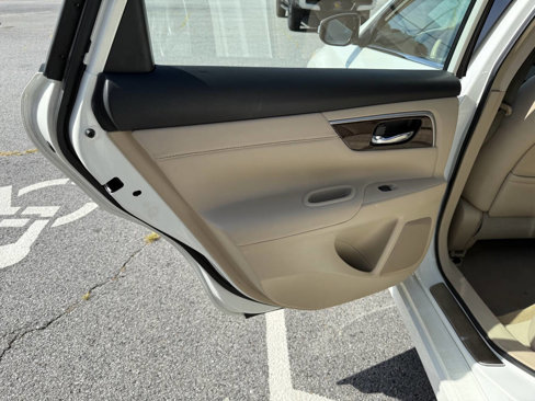 Used 2013 Nissan Altima 2.5 SL w/ Technology Pkg image 6