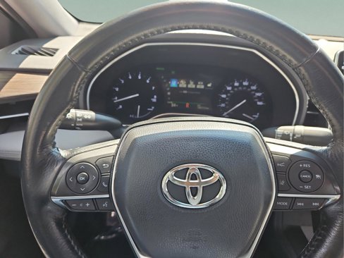 Used 2019 Toyota Avalon XLE image 26