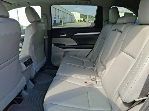 Used 2016 Toyota Highlander XLE image 10