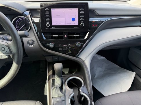 Used 2024 Toyota Camry LE w/ Convenience Package image 11