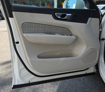 Used 2022 Volvo XC60 B5 Momentum w/ Advanced Package image 11
