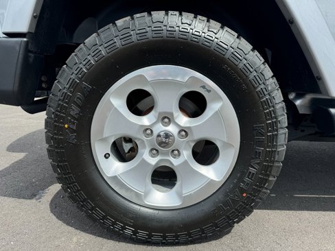 Used 2013 Jeep Wrangler Unlimited Sahara w/ Connectivity Group image 13