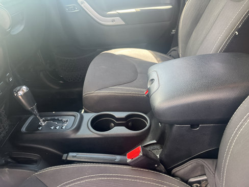 Used 2015 Jeep Wrangler Sahara w/ Connectivity Group image 9