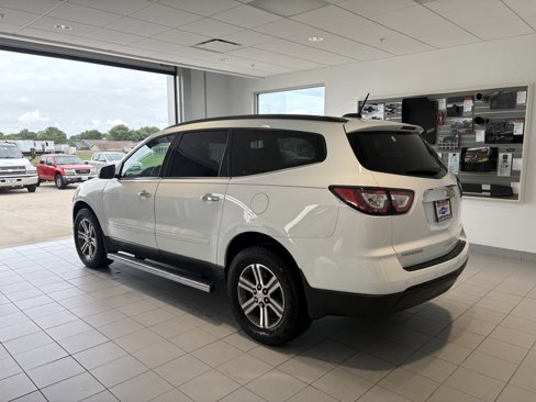 Used 2017 Chevrolet Traverse LT image 4