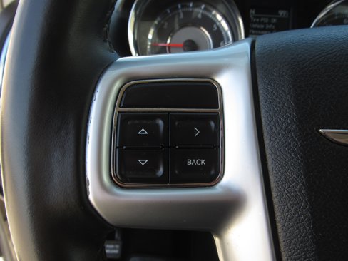 Used 2011 Chrysler Town & Country Touring image 22