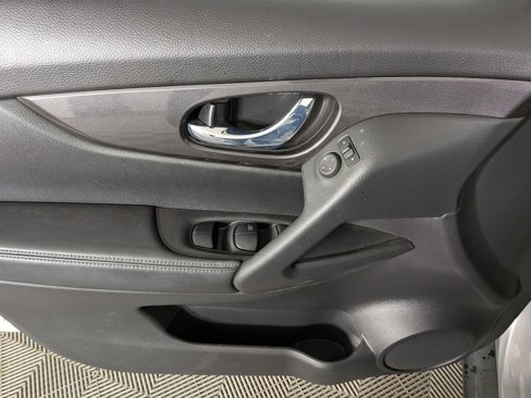 Used 2020 Nissan Rogue SV image 24
