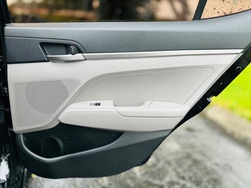 Used 2019 Hyundai Elantra SE image 21