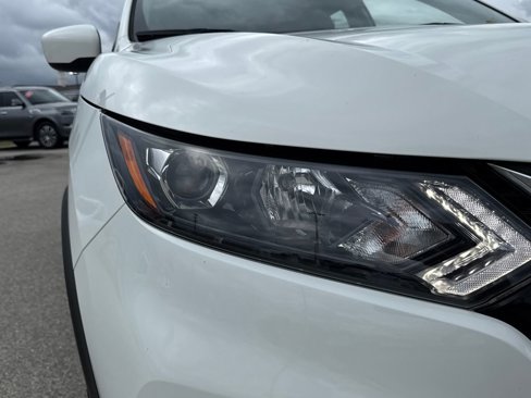 Used 2020 Nissan Rogue Sport S image 11