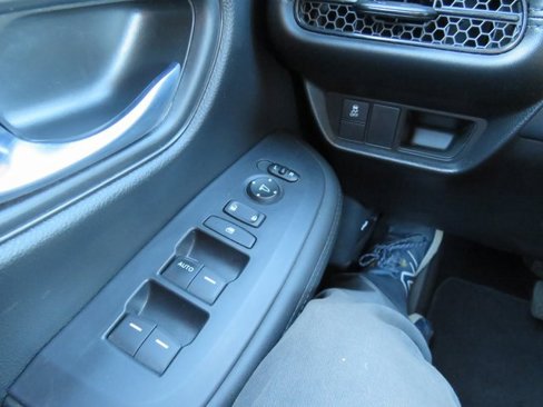 Used 2023 Honda HR-V LX image 19