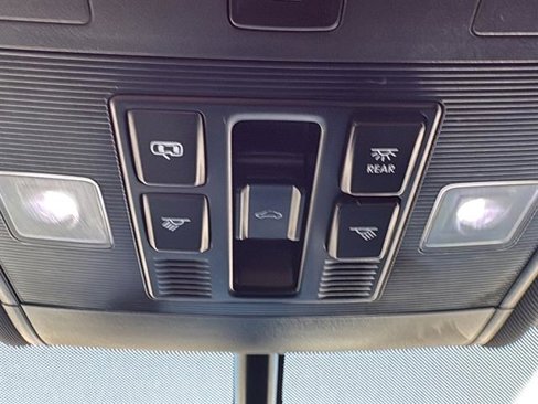 Used 2020 Volkswagen Atlas Cross Sport SE image 24