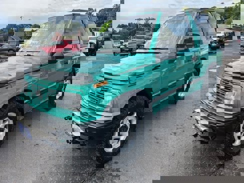 Used 1995 Geo Tracker 4WD 2-Door image 4
