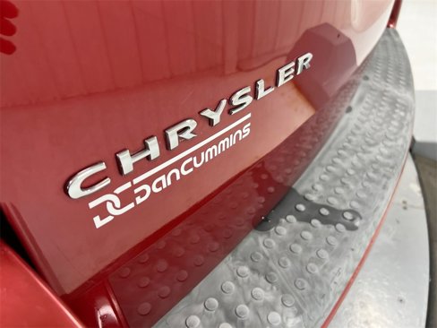 Used 2010 Chrysler Town & Country Touring image 26