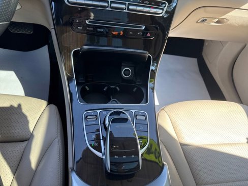 Used 2018 Mercedes-Benz GLC 300 4MATIC image 18