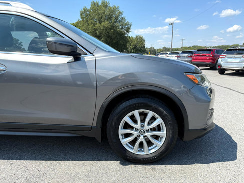Used 2017 Nissan Rogue SV image 38