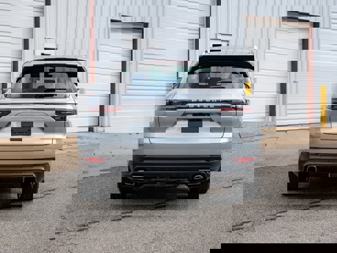 Certified 2022 Porsche Cayenne image 6