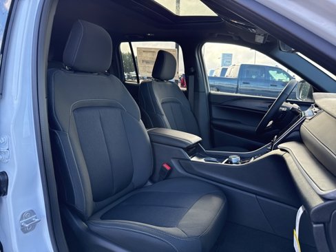New 2025 Jeep Grand Cherokee Laredo X w/ Luxury Tech Group I image 11