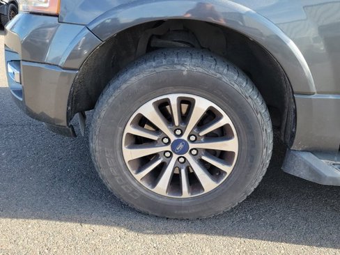 Used 2015 Ford Expedition XLT image 18