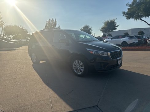 Used 2017 Kia Sedona LX w/ LX Essentials Premium Package image 8