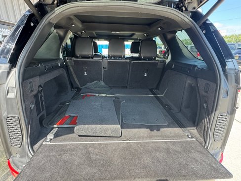 Used 2020 Land Rover Discovery SE image 14