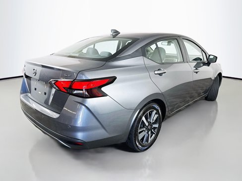 Used 2021 Nissan Versa SV image 7