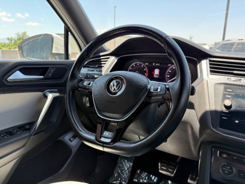 Used 2019 Volkswagen Tiguan SEL R-Line w/ 3rd Row Seat Package image 11