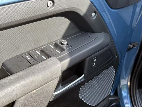 Used 2020 Land Rover Defender 110 image 18