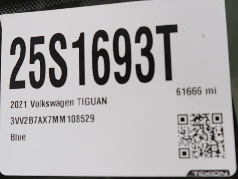 Used 2021 Volkswagen Tiguan SE w/ Panoramic Sunroof Package image 28