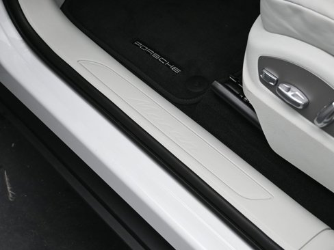 Used 2025 Porsche Macan image 14