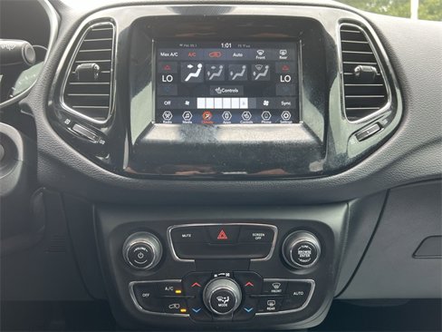 Used 2021 Jeep Compass Latitude image 18