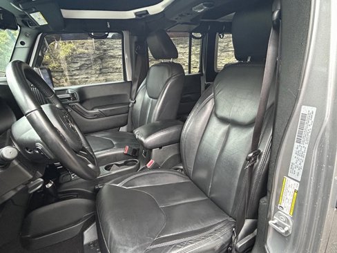 Used 2017 Jeep Wrangler Unlimited Sahara image 14