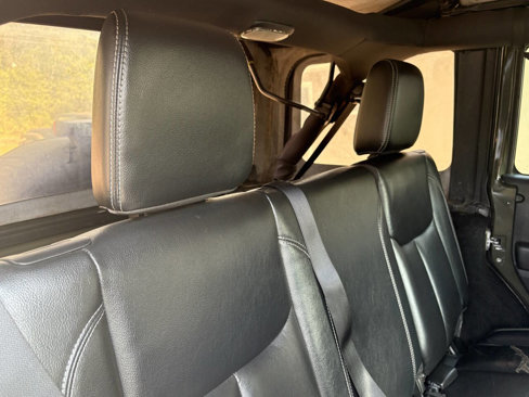 Used 2015 Jeep Wrangler Unlimited Sahara w/ Dual Top Group image 26
