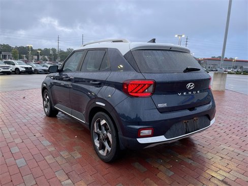 Used 2021 Hyundai Venue image 3