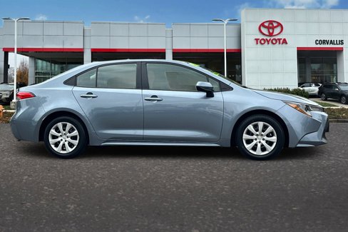 Used 2021 Toyota Corolla LE image 3