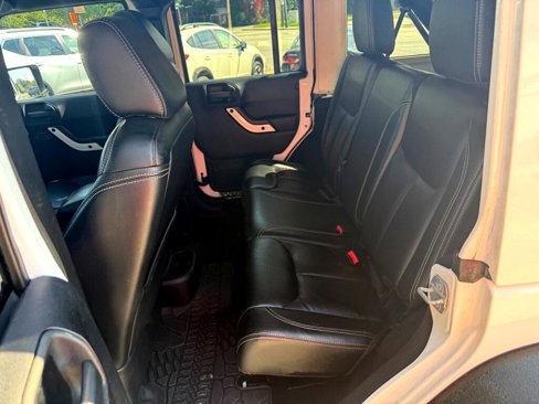 Used 2014 Jeep Wrangler Unlimited Sahara image 14