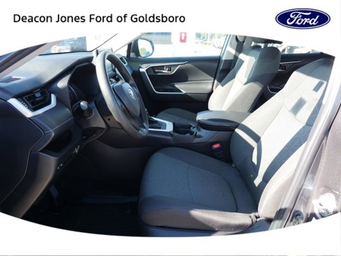 Used 2021 Toyota RAV4 XLE image 14