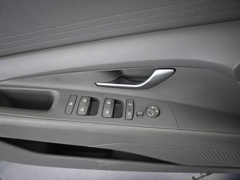 Used 2022 Hyundai Elantra SE image 37